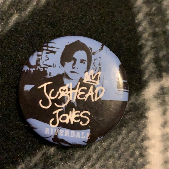 7pc Riverdale hot topic pin bundle - Picture 6 of 8